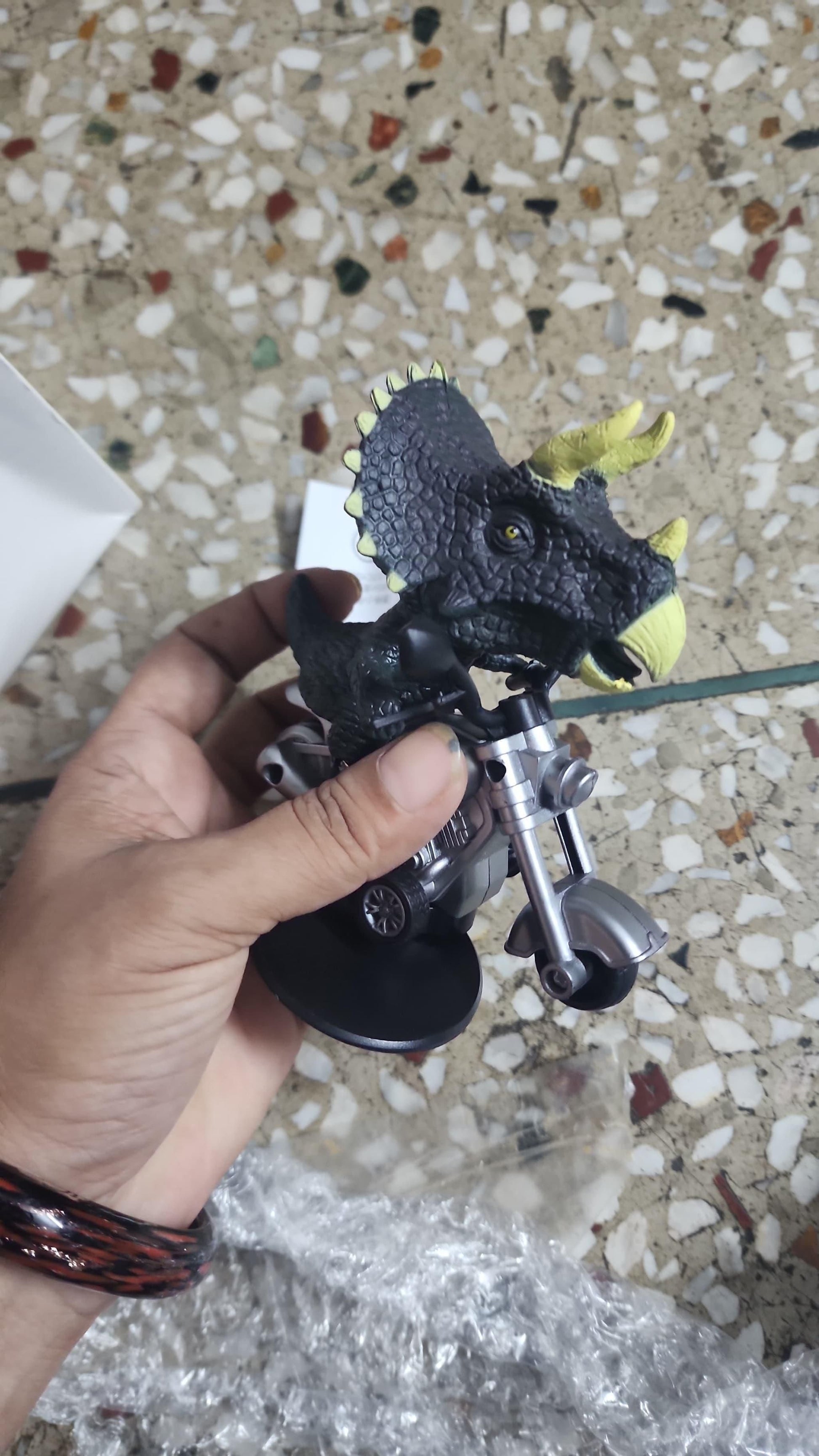 360� Rotating Dinosaur (Pack of 1) c5fu54-ny